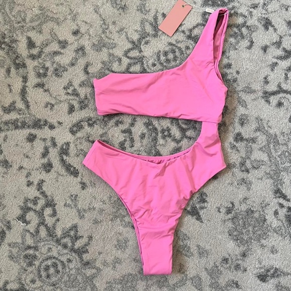 Miss Lola Swimsuit - Picture 3 of 3